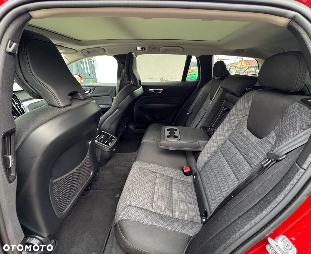 Volvo V60 B4 D Momentum Pro - 27