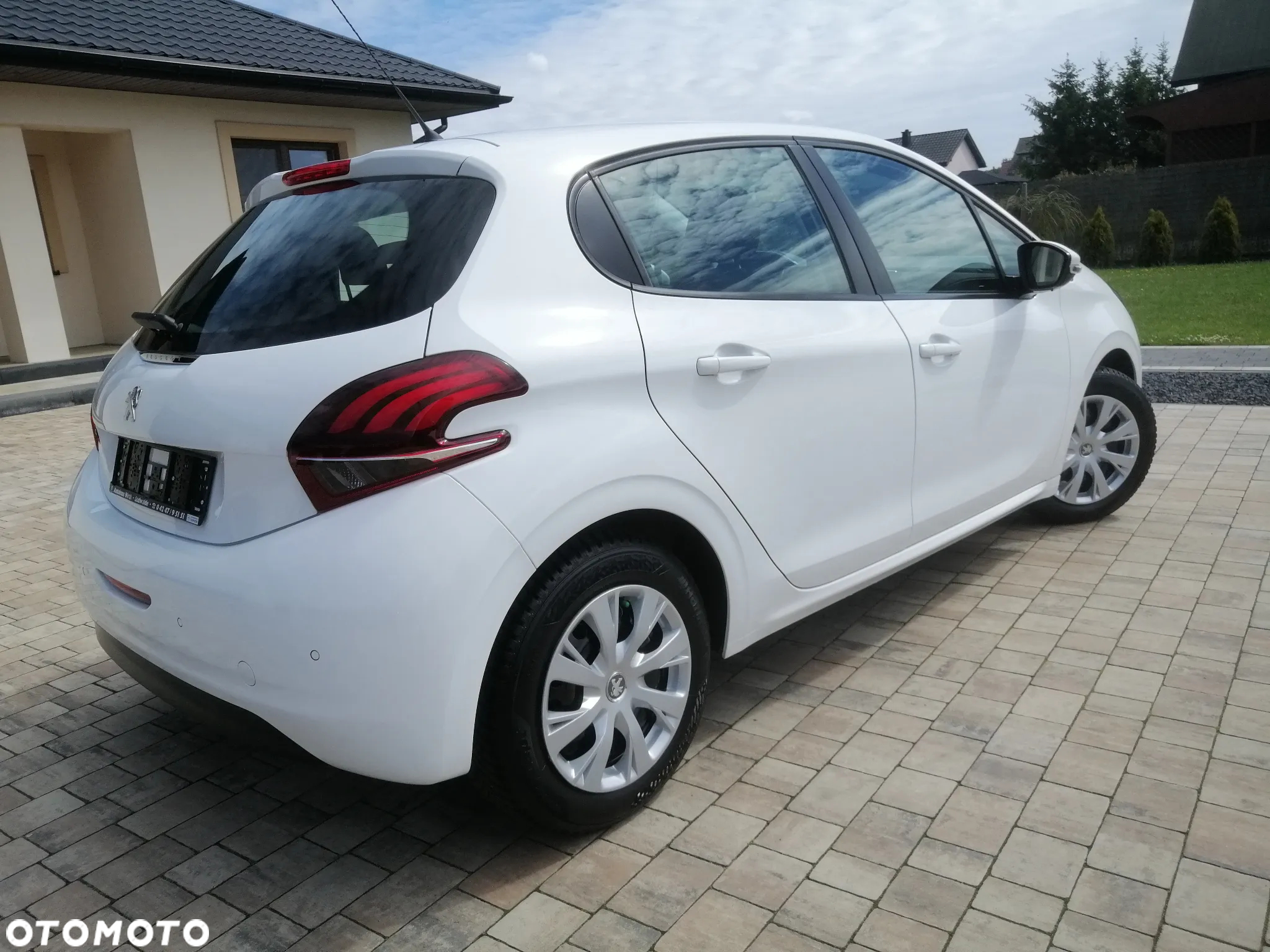 Peugeot 208 PureTech 82 Start & Stop Allure - 11