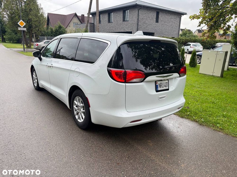 Chrysler Pacifica - 16