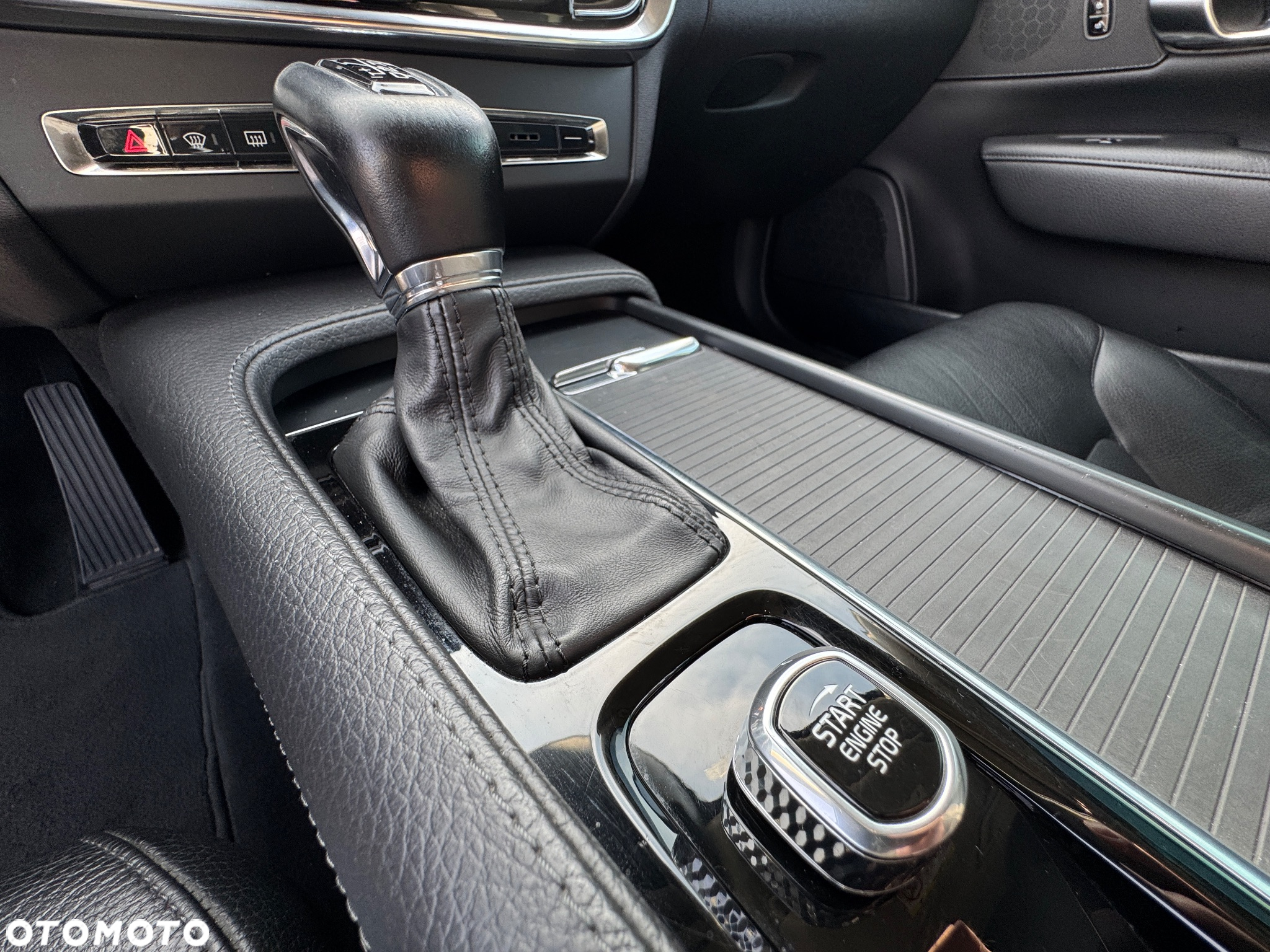 Volvo V90 D5 AWD Geartronic Momentum Pro - 25