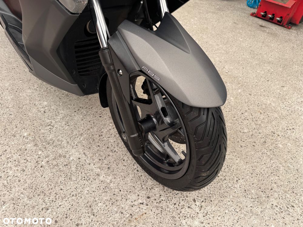 Yamaha X-max - 16