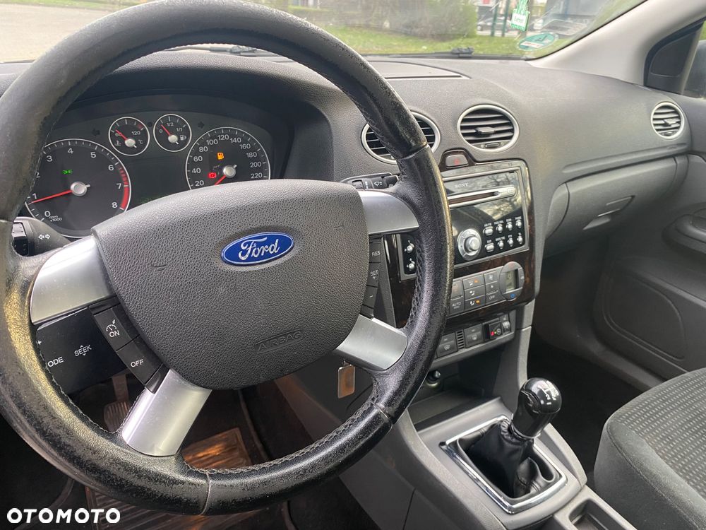 Ford Focus Ghia - 13