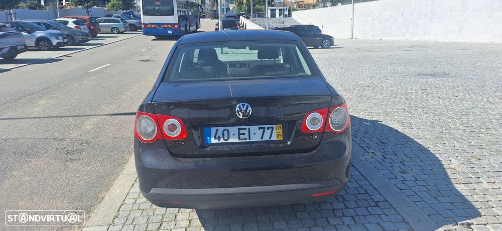 VW Jetta 1.9 TDi Confortline - 6
