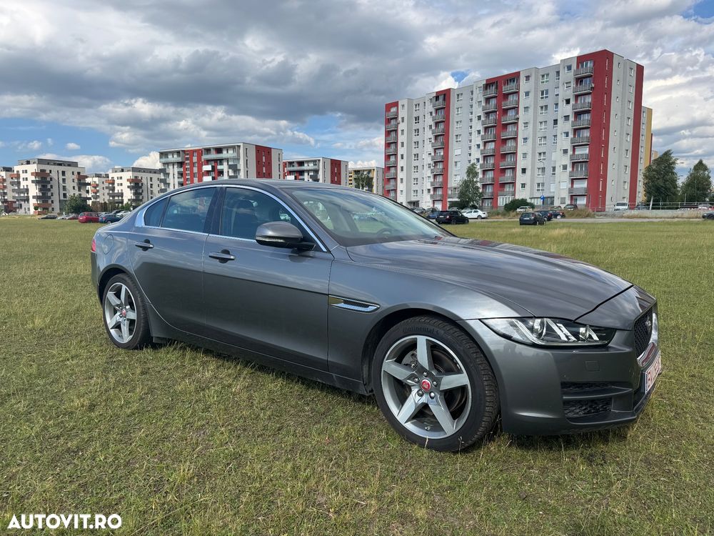 Jaguar XE 2.0 Prestige - 2