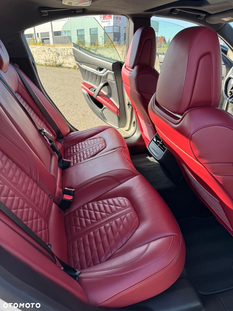 Maserati Ghibli S GranSport - 31