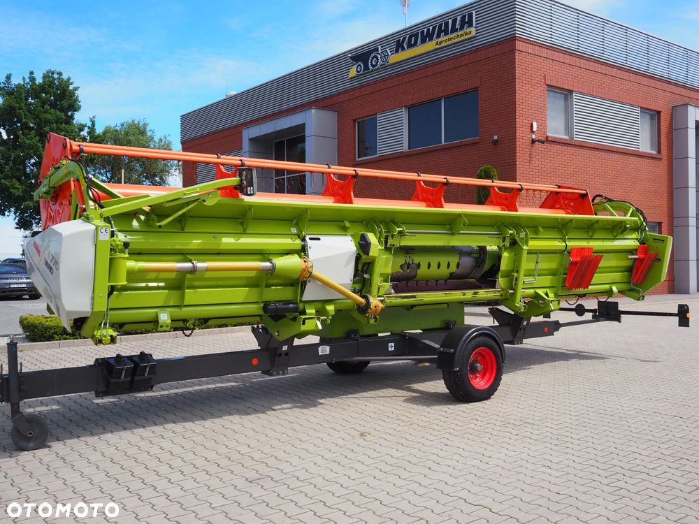 Claas Lexion 670 MONTANA + V770 - 15
