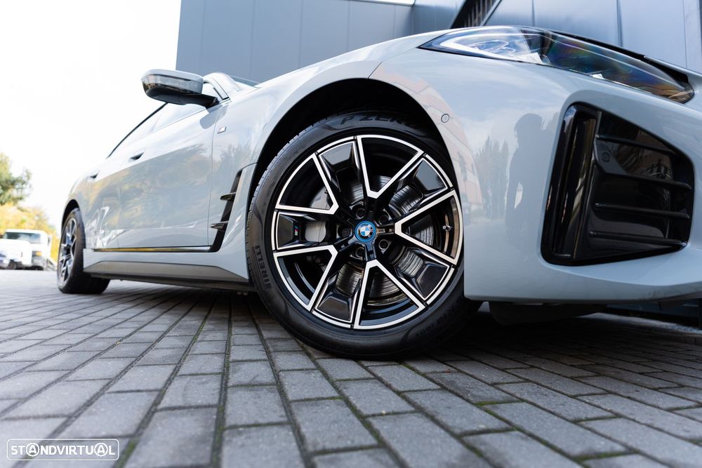 BMW i4 eDrive40 Desportiva M - 31