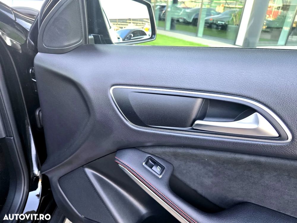 Mercedes-Benz GLA - 12