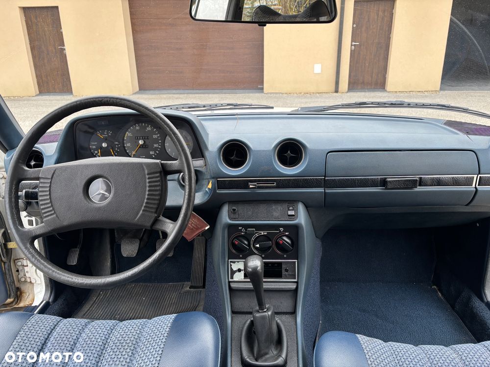 Mercedes-Benz W123 - 13