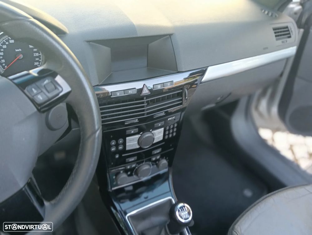 Opel Astra 1.8 Sport - 25