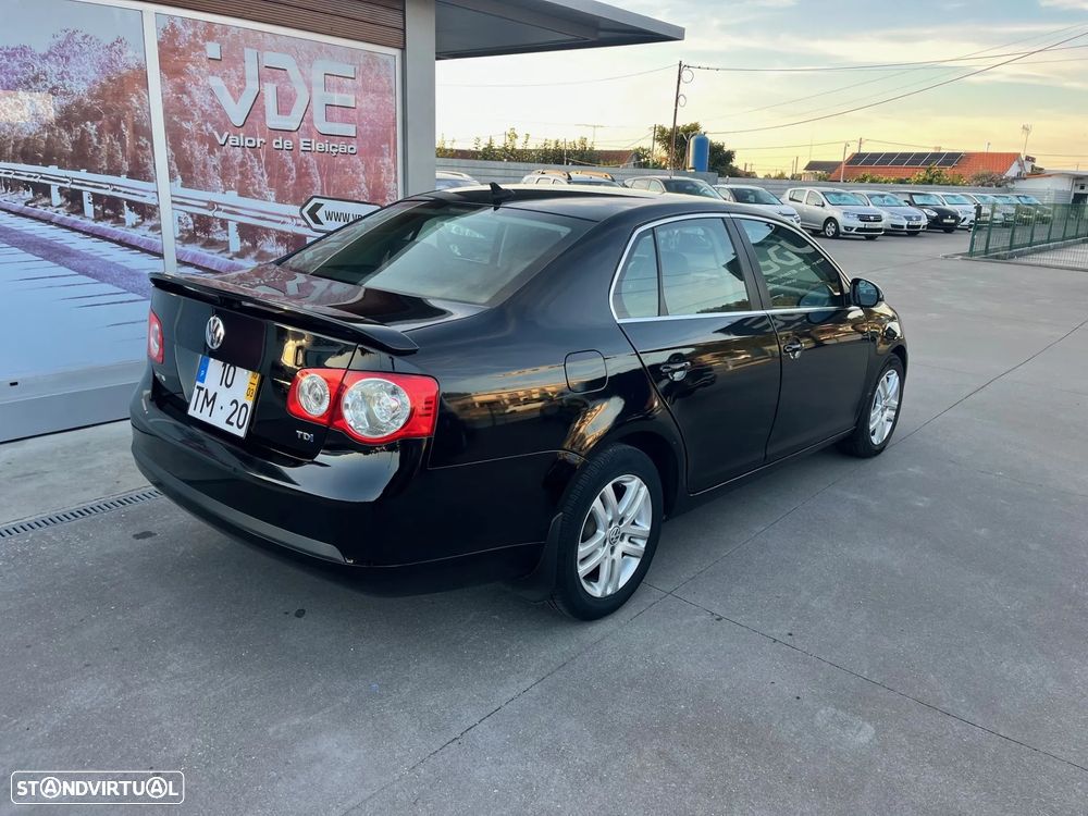 VW Jetta 2.0 TDI Highline - 2