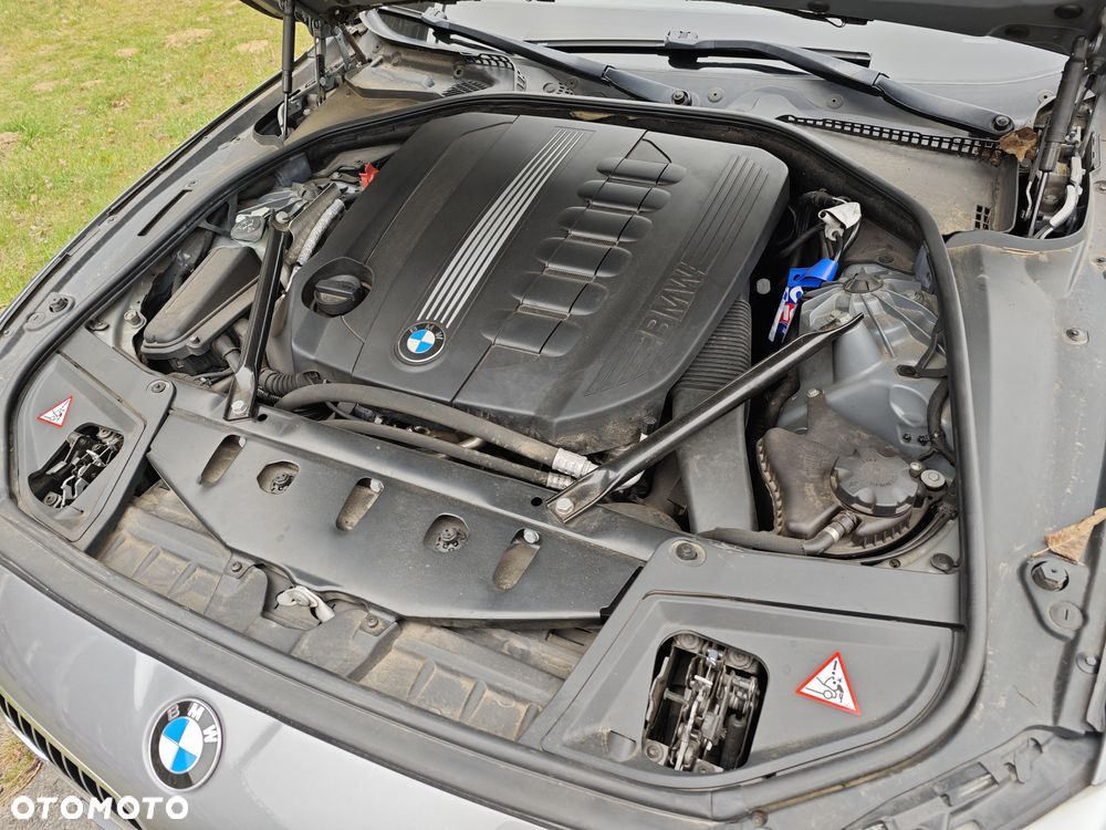 BMW Seria 5 525d - 11