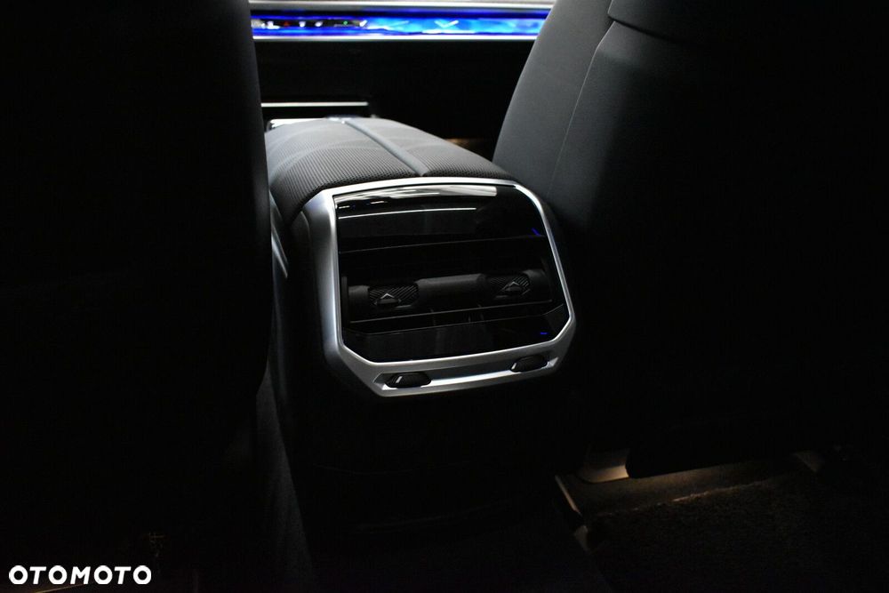 BMW Seria 7 - 38