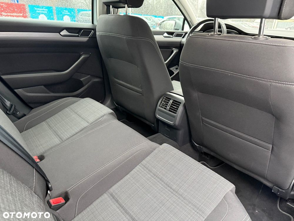Volkswagen Passat Variant 2.0 TDI EVO Business DSG - 23