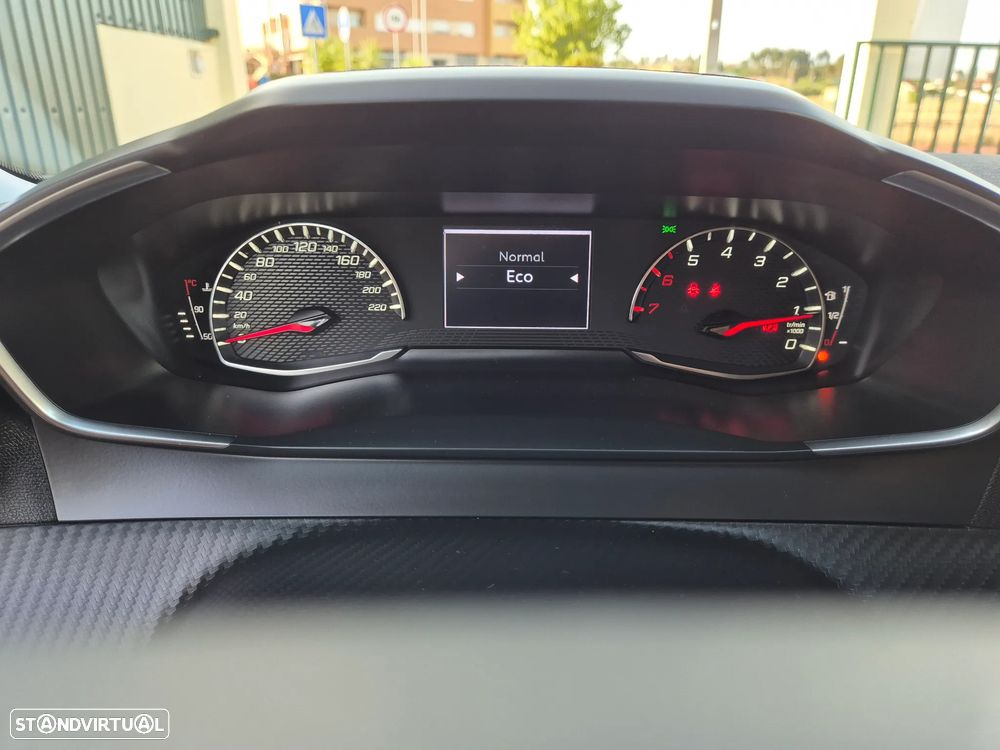 Peugeot 2008 1.2 PureTech Allure Pack - 31