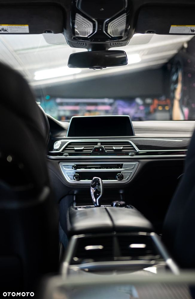 BMW Seria 7 750Li - 5