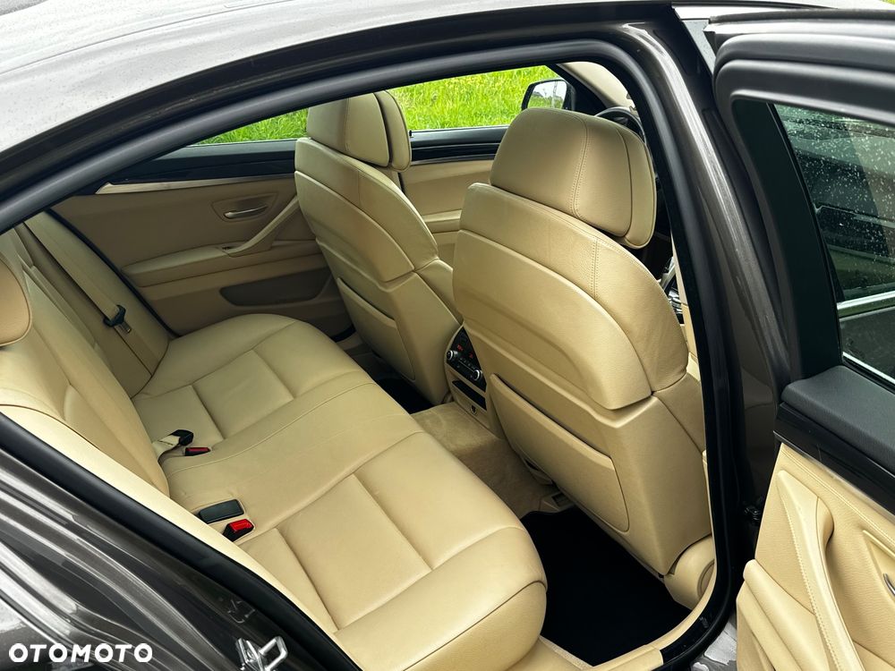 BMW Seria 5 525d Modern Line - 19
