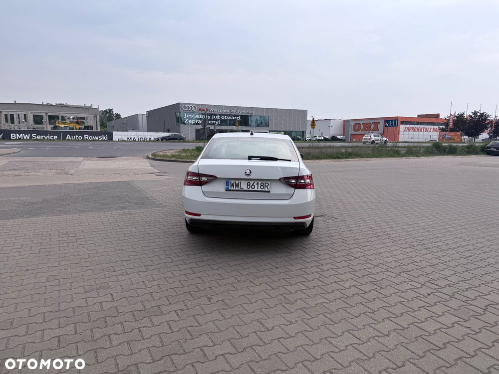 Skoda Superb 2.0 TDI Ambition DSG - 6