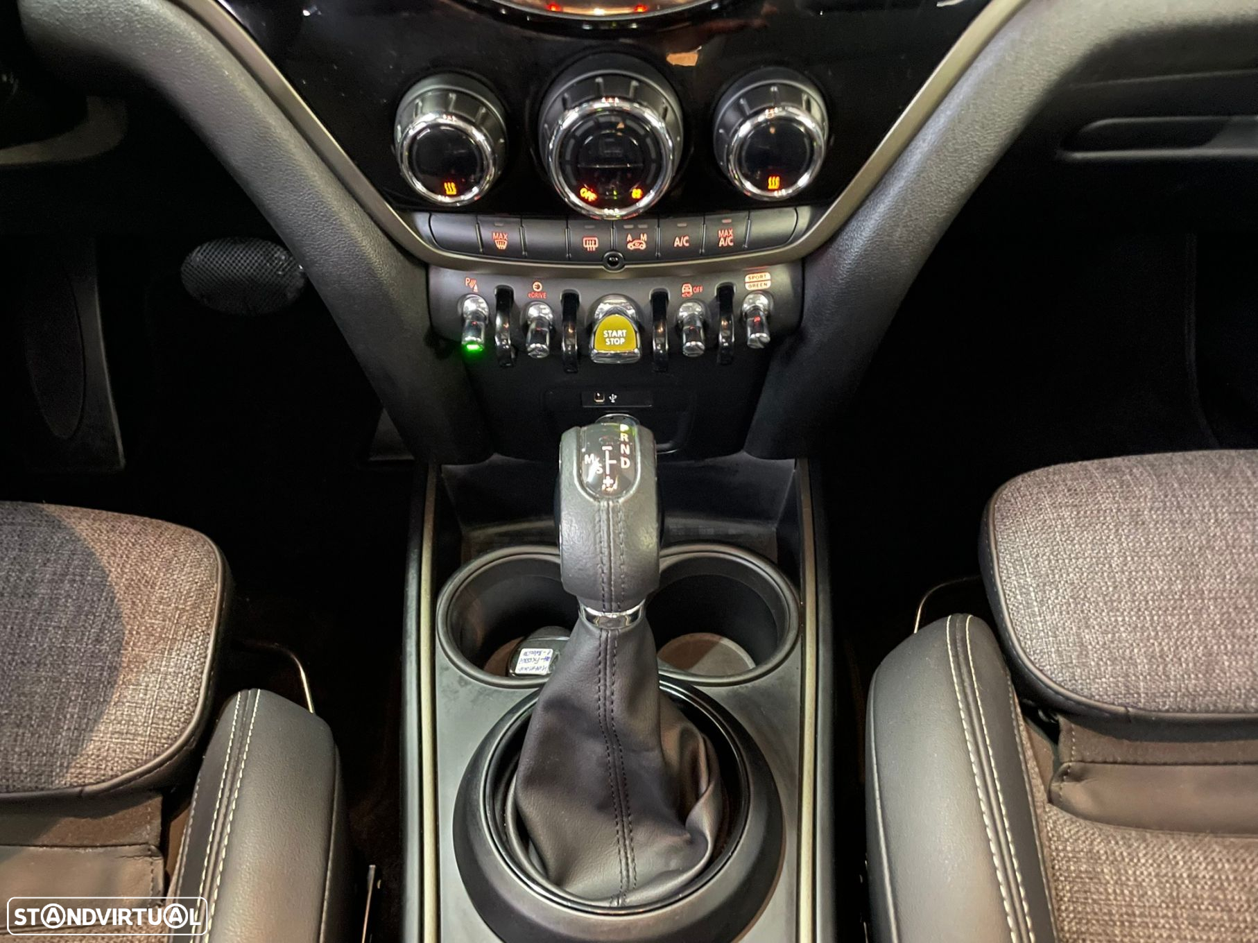 MINI Countryman Cooper SE Premium Essential Auto - 32