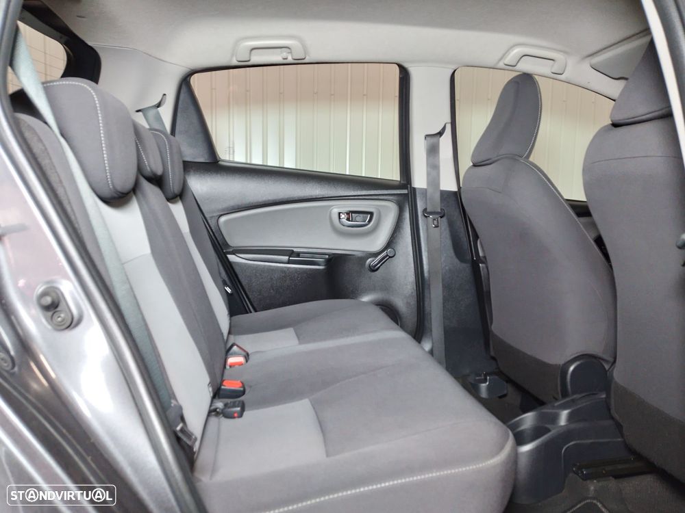 Toyota Yaris 1.5 HSD Comfort+P.Style - 12