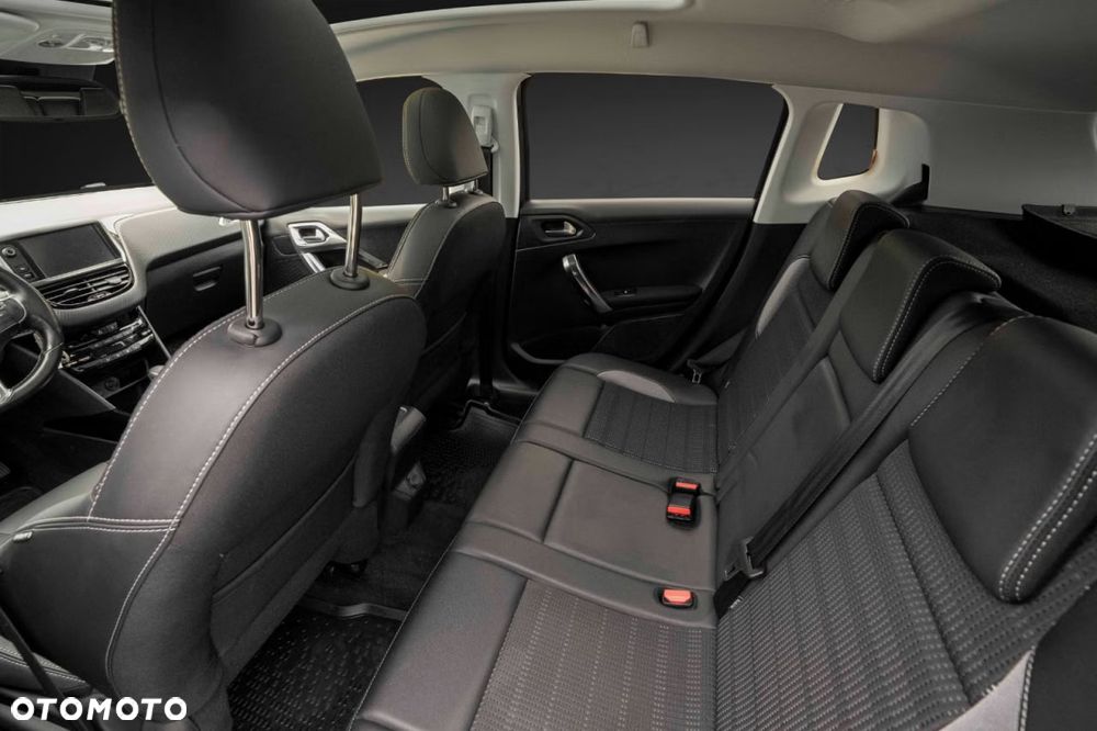 Peugeot 2008 PureTech 110 GPF Stop&Start EAT6 Allure - 19