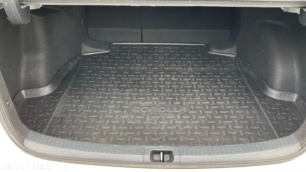 Toyota Corolla 1.8 HSD Business - 16