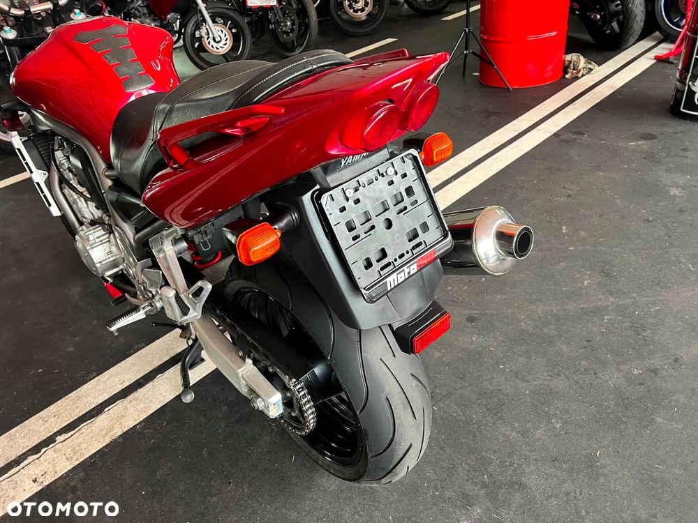 Yamaha FZS - 16