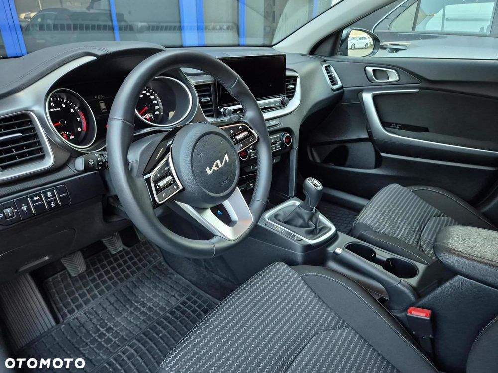 Kia Ceed 1.5 T-GDI M - 11