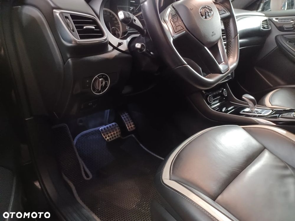 Infiniti Q30 2.0t Sport City Black AWD 7DCT - 30