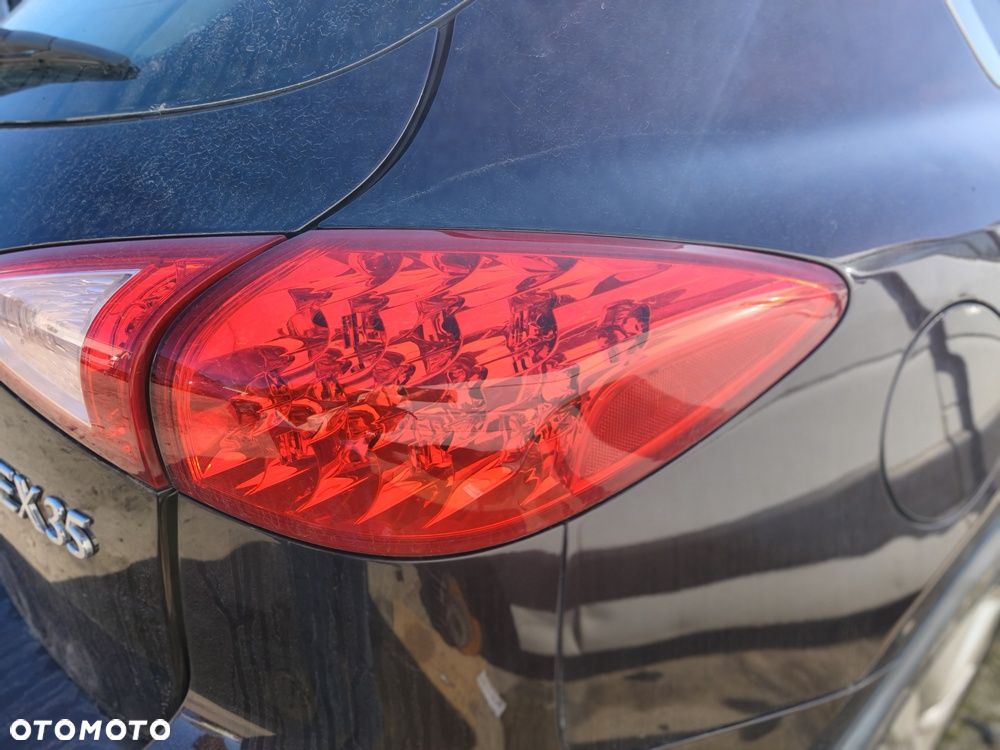 INFINITI QX50 EX35 J50 10r LAMPA W BŁOTNIK PRAWY TYŁ TYLNA - 1