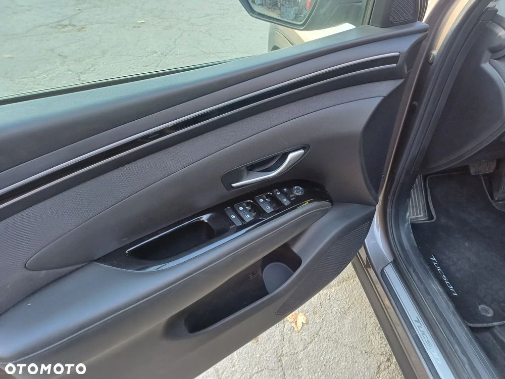Hyundai Tucson 1.6 T-GDi HEV Executive 2WD - 17