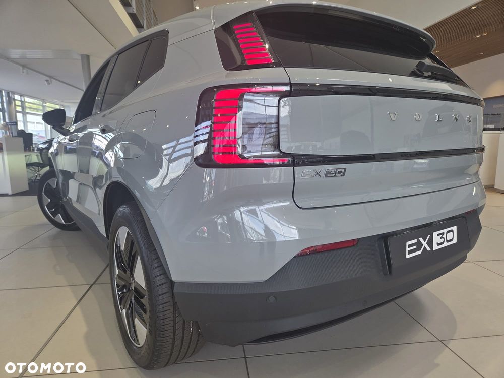 Volvo EX30 69kWh Single Motor Long Range Plus - 2