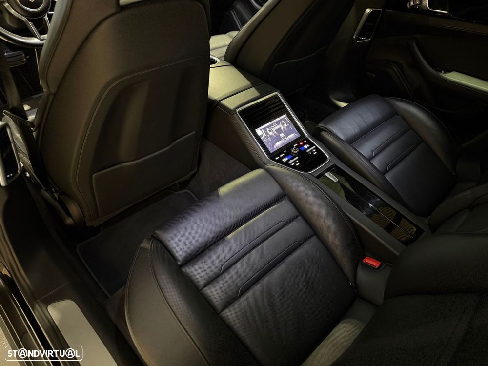 Porsche Panamera Sport Turismo 4 E-Hybrid Edition 10 Anos - 25