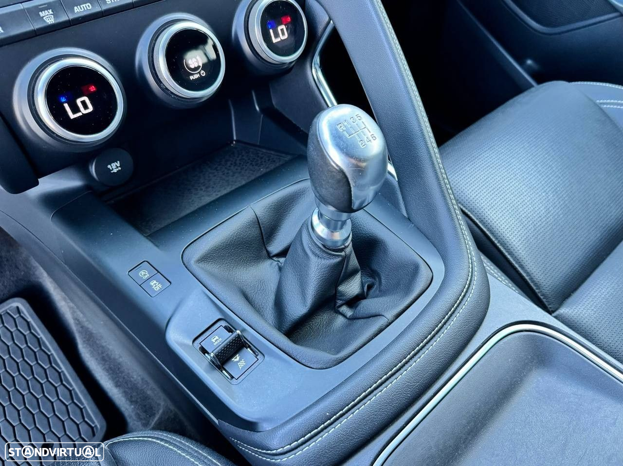 Jaguar E-Pace 2.0 i4D R-Dynamic - 22