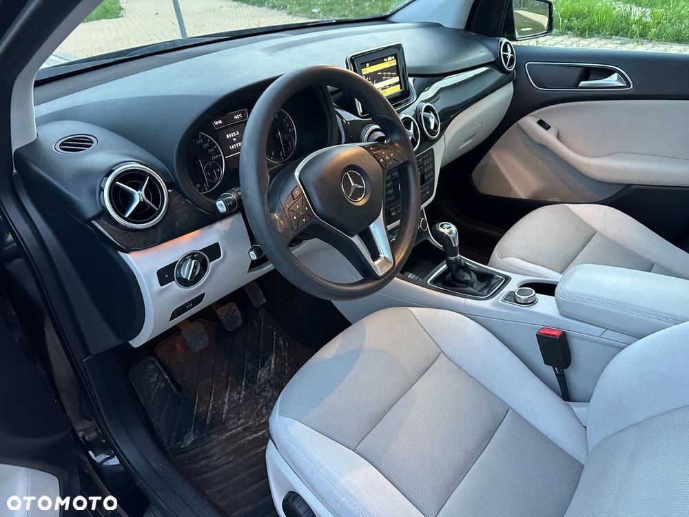 Mercedes-Benz Klasa B 180 BlueEFFICIENCY Edition Style - 26