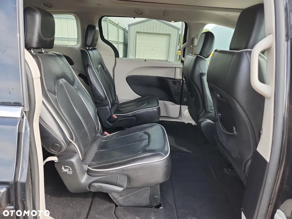 Chrysler Pacifica - 10