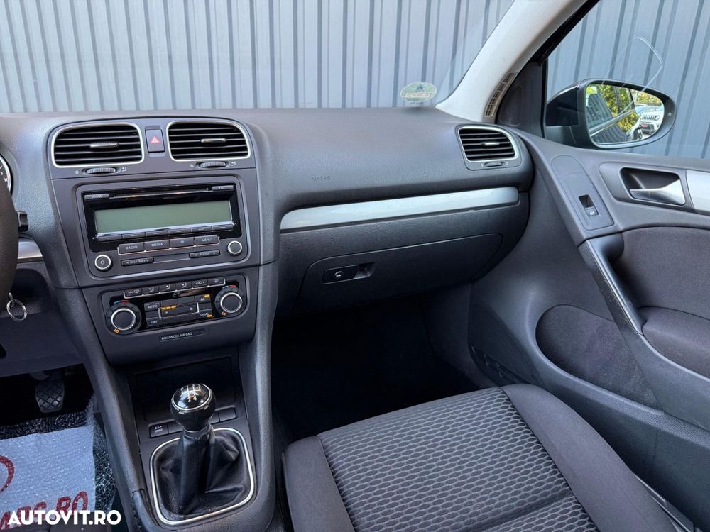 Volkswagen Golf - 10