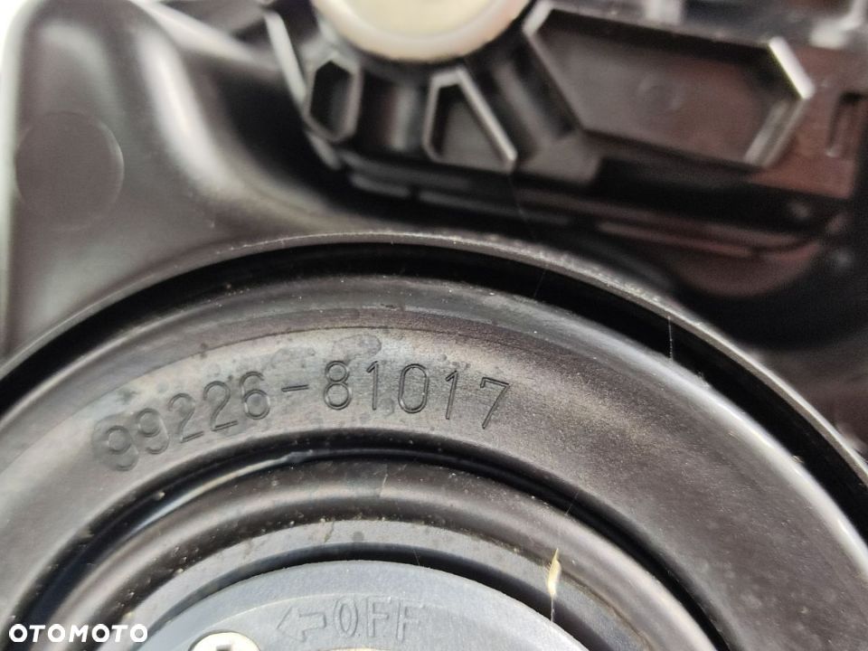TOYOTA COROLLA E21 SEDAN 19 22r Lampa Przód Prawa i Lewa - 19