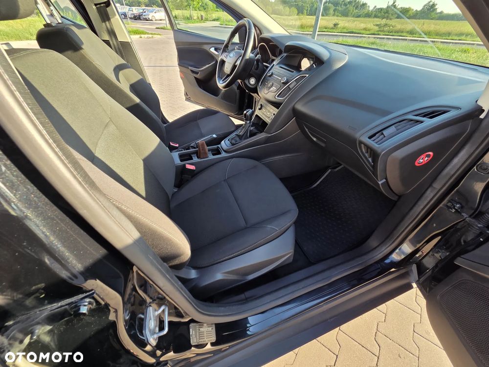 Ford Focus 1.6 Edition - 12