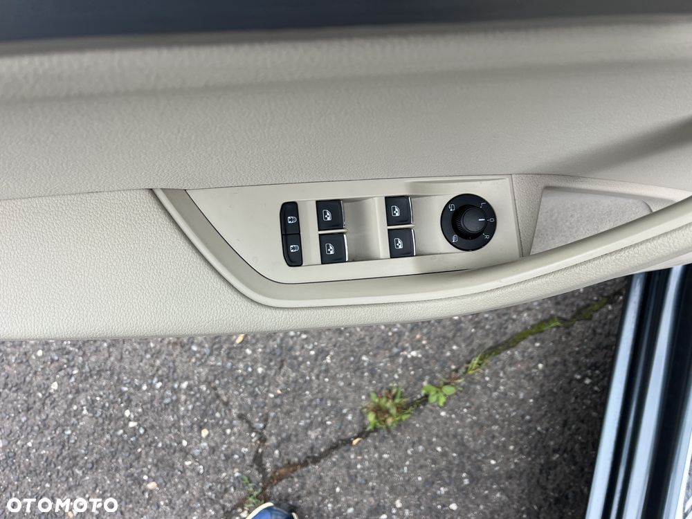 Skoda Superb 2.0 TDI DSG Premium Edition - 28