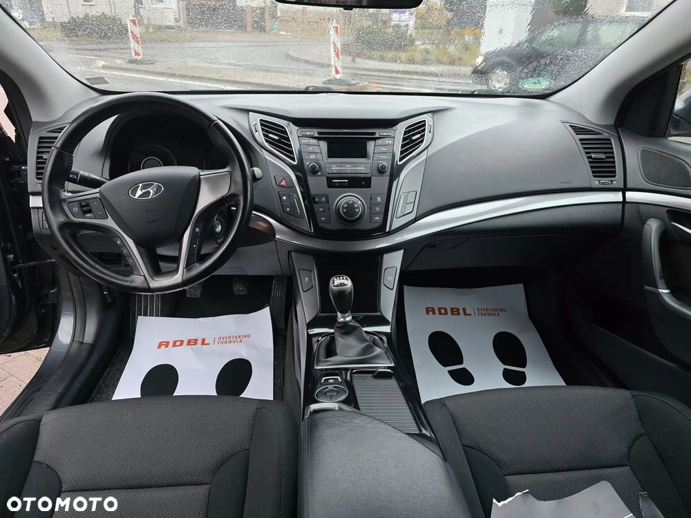 Hyundai i40 Kombi blue 1.6 Trend - 24