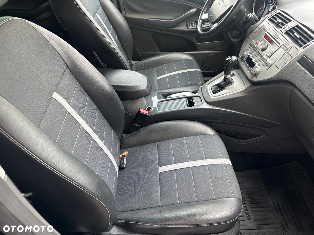 Ford Kuga - 24