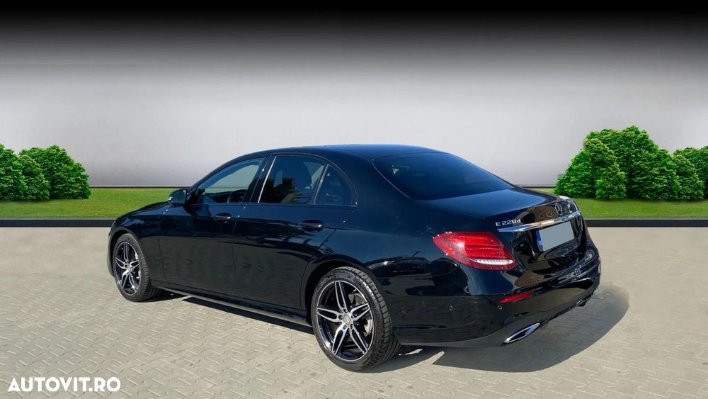 Mercedes-Benz E 220 d 4Matic 9G-TRONIC - 3