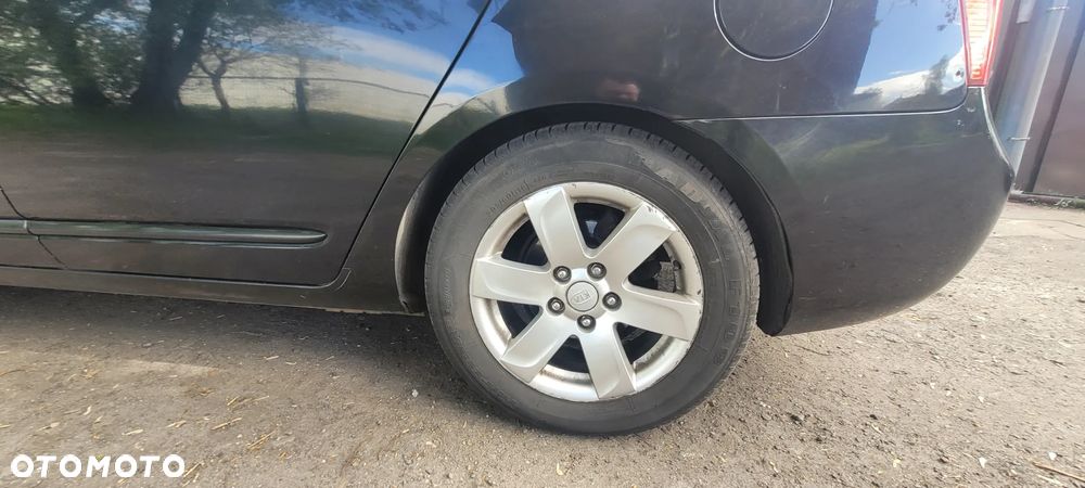 Kia Carens 2.0 CRDi Tour - 12