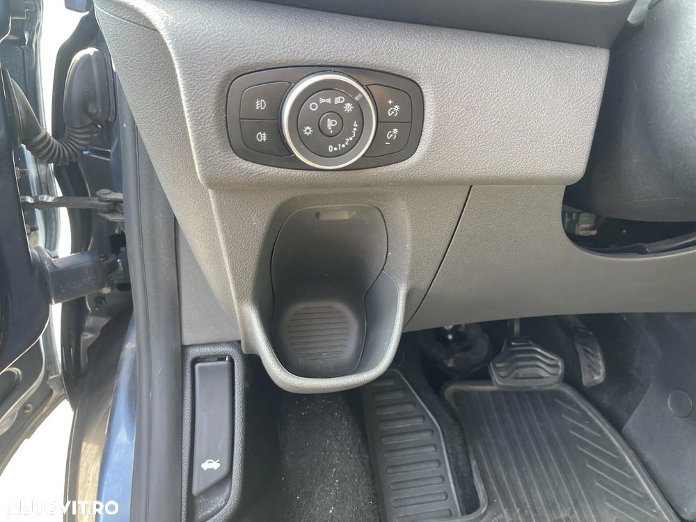 Ford Tourneo Custom - 11