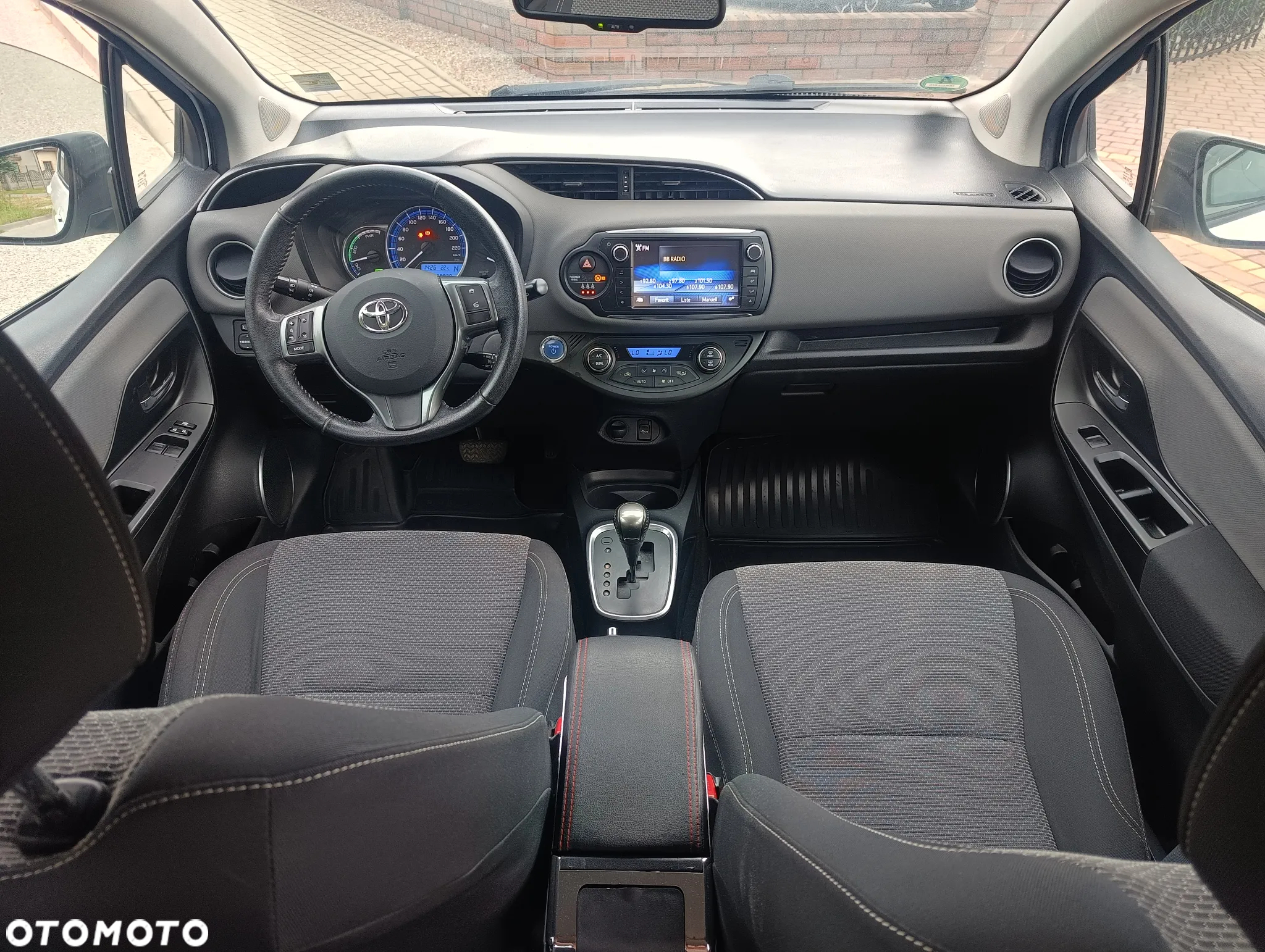 Toyota Yaris Hybrid 100 Premium - 15