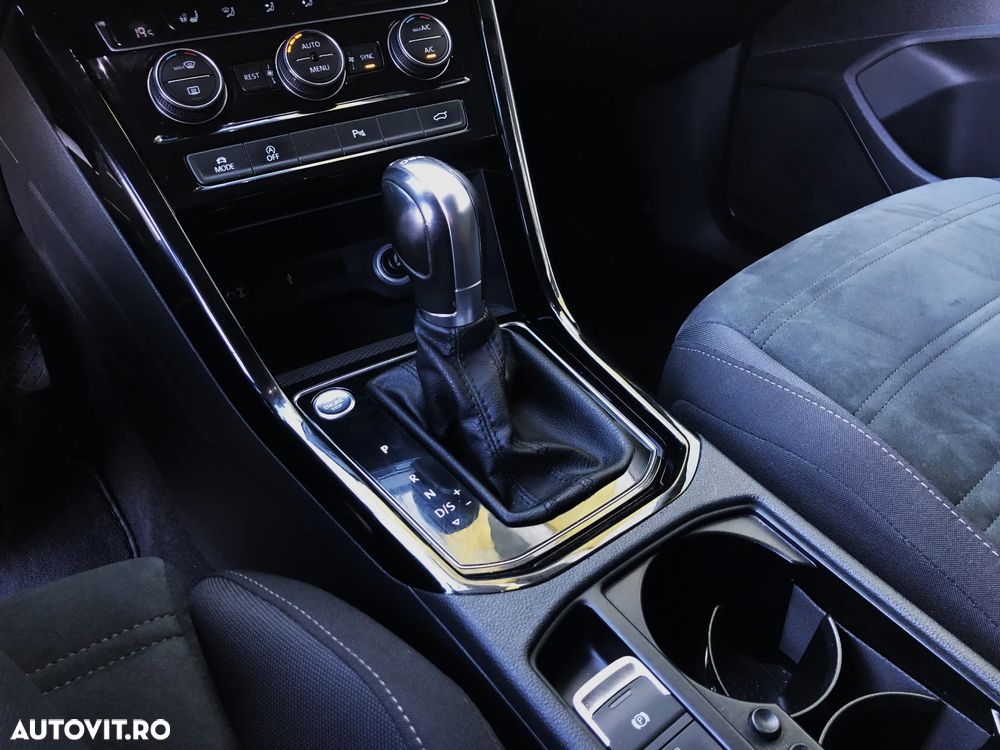 Volkswagen Touran 2.0 TDI DSG Highline - 16