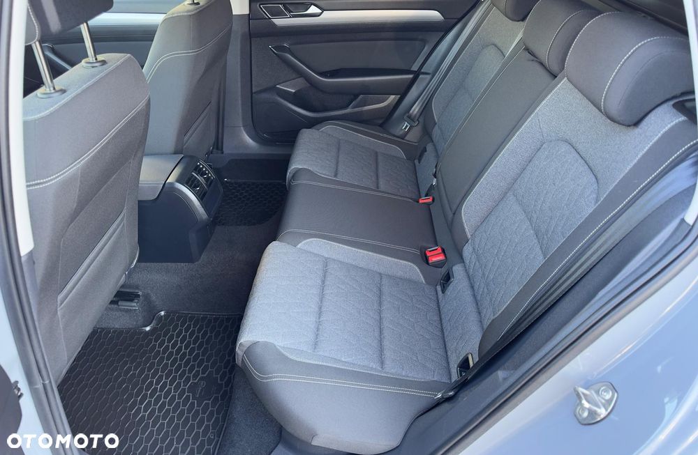Volkswagen Passat Variant 2.0 TDI Business DSG - 35