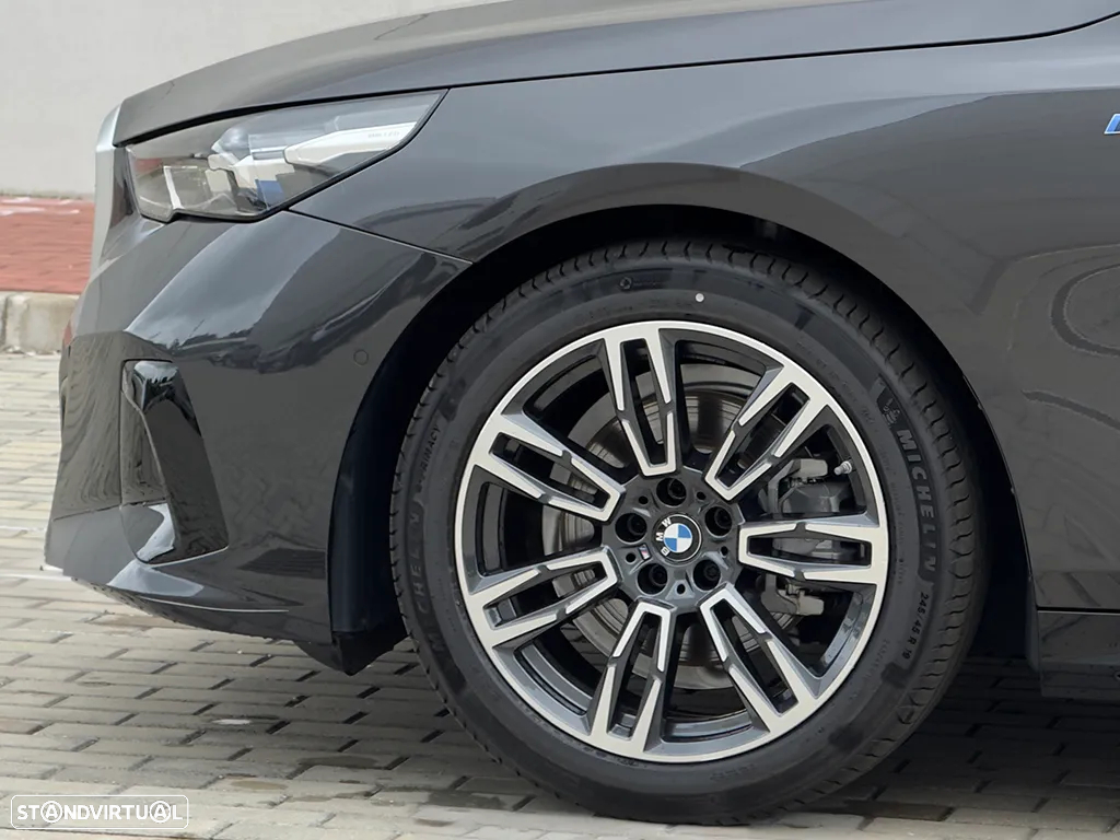 BMW 520 d Pack Desportivo M - 15