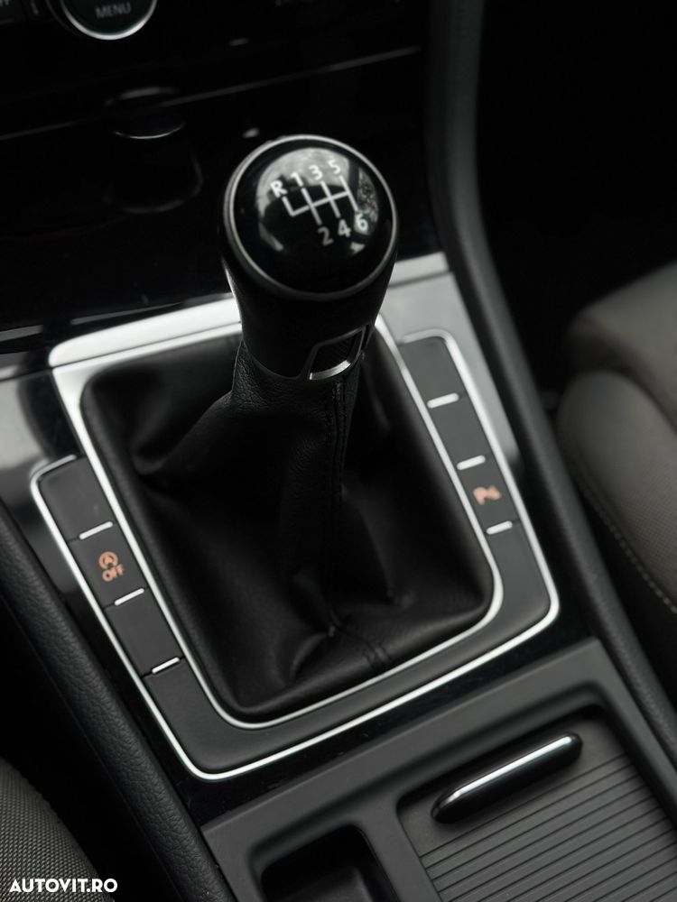 Volkswagen Golf - 38